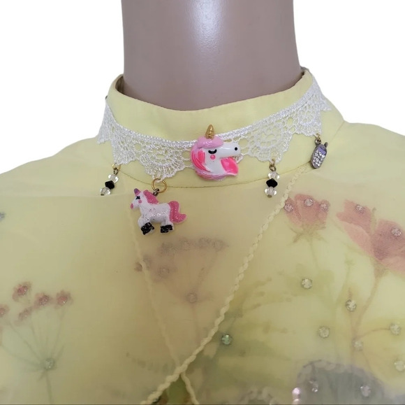 Scalloped Lace Pink Unicorn Cellphone Pendant Choker - Picture 3 of 4